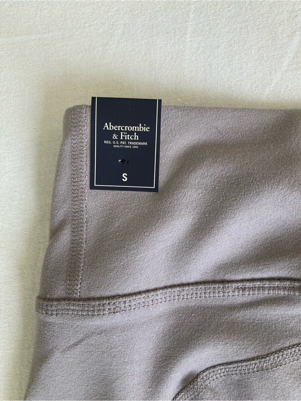 Abercrombie and Fitch soft pocket leggings size small 7/8 length - Picture 4 of 7